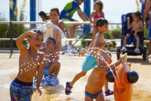 Juegos de agua para niños seguros e inclusivos con las soluciones de VORTEX