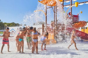 ¿Cómo integrar un parque de agua sin profundidad en un proyecto de ocio acuático?