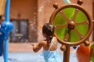 Cómo diseñar un parque acuático que combine diversión y aprendizaje