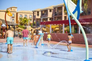 ¿Por qué las familias se decantan por hoteles con parque acuático?