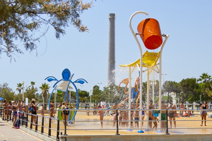 Parque de agua urbano en el Paseo Marítimo Antonio Banderas
