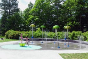 Integrar parques de agua sin profundidad en el diseño de proyectos turísticos