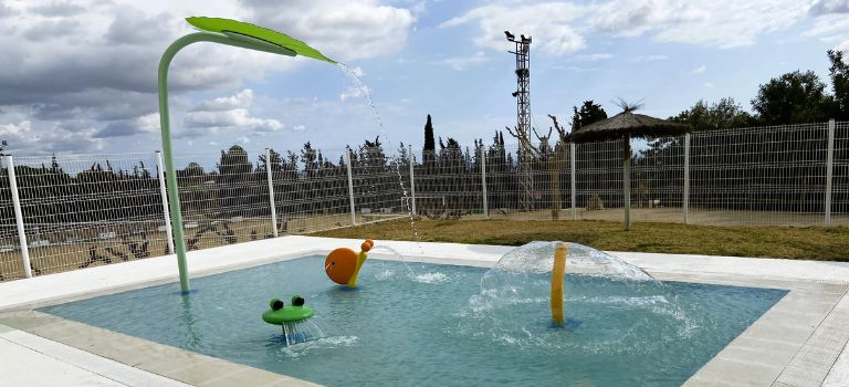 El municipio de Almoster rehabilita su piscina infantil municipal