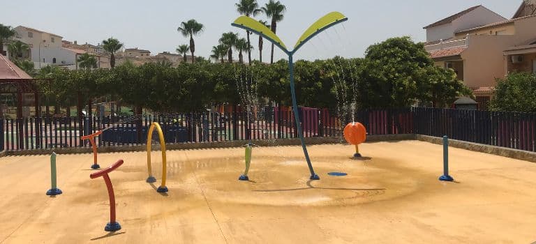 El parque de juegos de agua: la solución de ocio para los ayuntamientos Pizarra