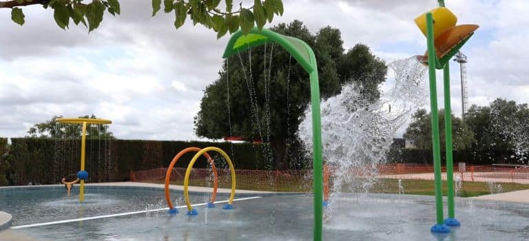 El municipio de Novelda remodela sus piscinas municipales e incorpora juegos acuáticos de VORTEX