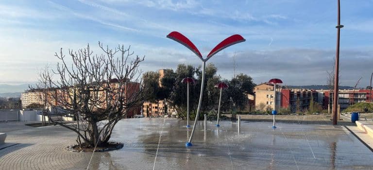 Sabadell estrena una nueva zona de juegos acuáticos en el Parc de les Aigües 1