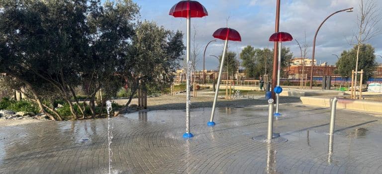 Sabadell estrena una nueva zona de juegos acuáticos en el Parc de les Aigües 2